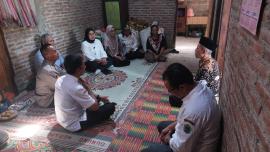 Wujud Kepedulian, Pemerintah Kalurahan Sidoharjo Bersama Forkompimkap Tepus Takziah ke Pulengelo